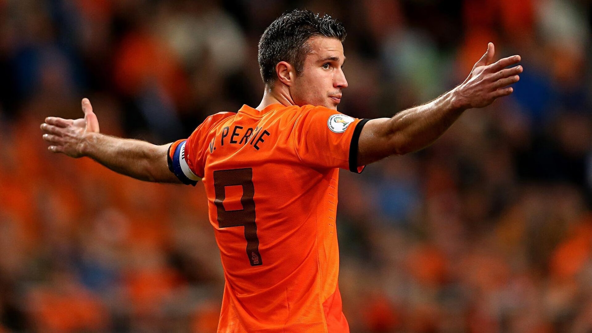 姆巴佩与50激战曼联分钟，夺冠胜负难料！，阿扎伦卡焦点对战观众掌声雷动